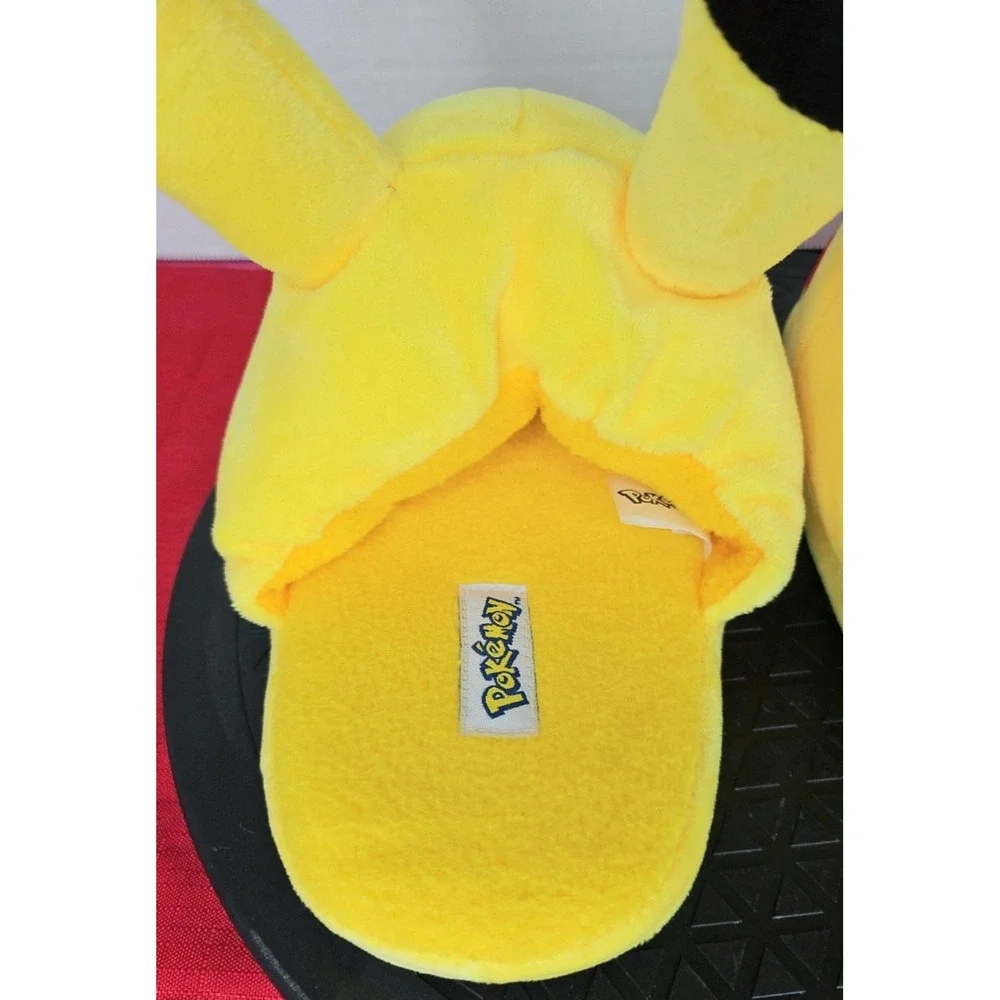 Big Kid's Pikachu Pokémon Slippers Size‎ 11/12 NWOT'S Yellow